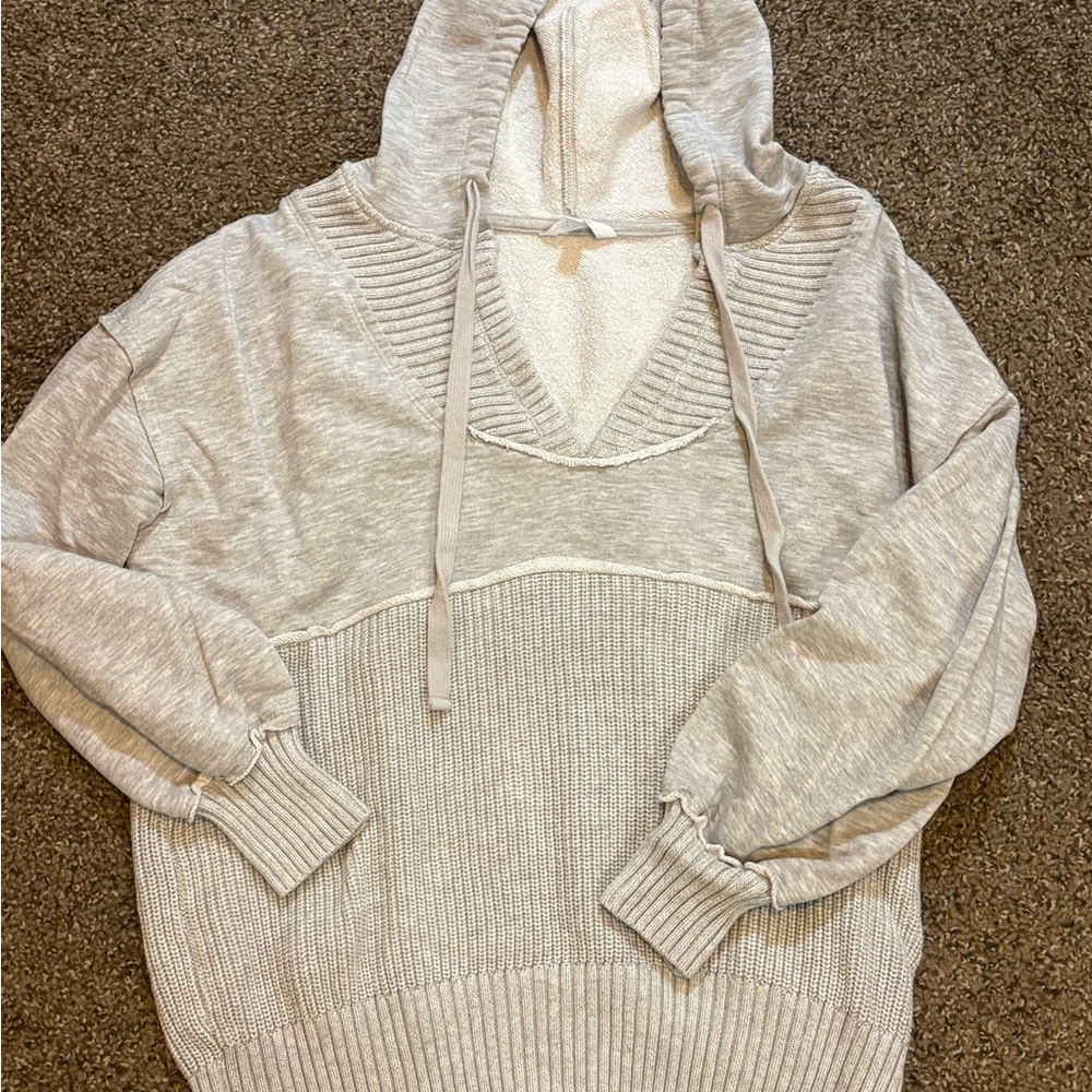 Time and Tru Light Gray Knit Top